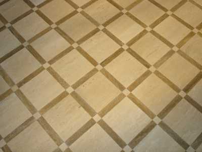 esempio di pavimento in marmo ad intarsio geometrico