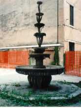 la fontana interna di San Leonardo prima del restauro
