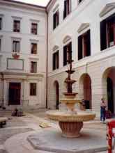 Il cortile interno di San Leonardo con la fontana dopo il restauro